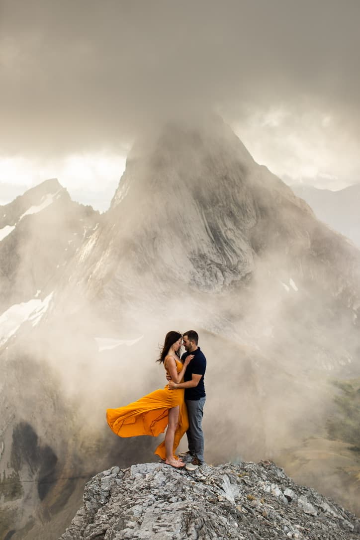 engagement photo on mountaintop